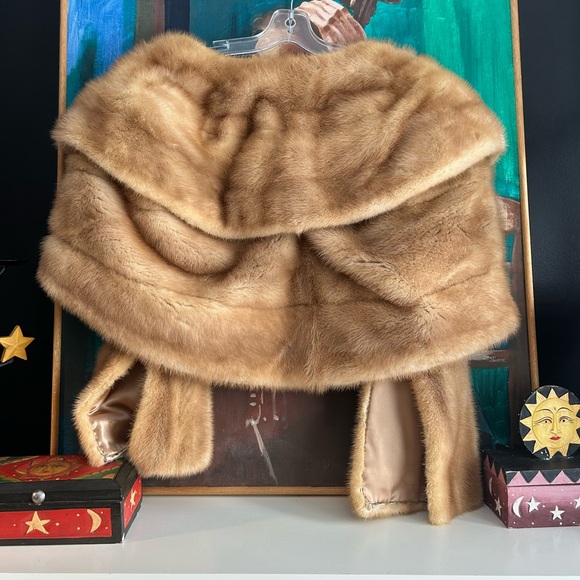 Vintage 1950s Elegant Tan Fur Stole Cape - Picture 7 of 14